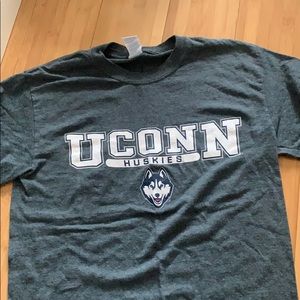 UCONN huskies t shirt